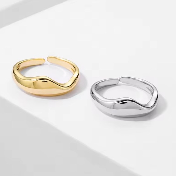 Set | Elegant Gold and Silver Wave Rings - Picture 1 of 3